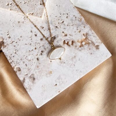 colar com pedra da lua surya cristais