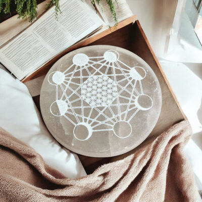 base de selenite fases da lua surya cristais