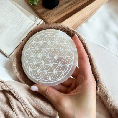 base de selenite flor da vida surya cristais