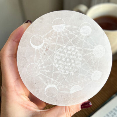 base de selenite ciclos da lua surya cristais