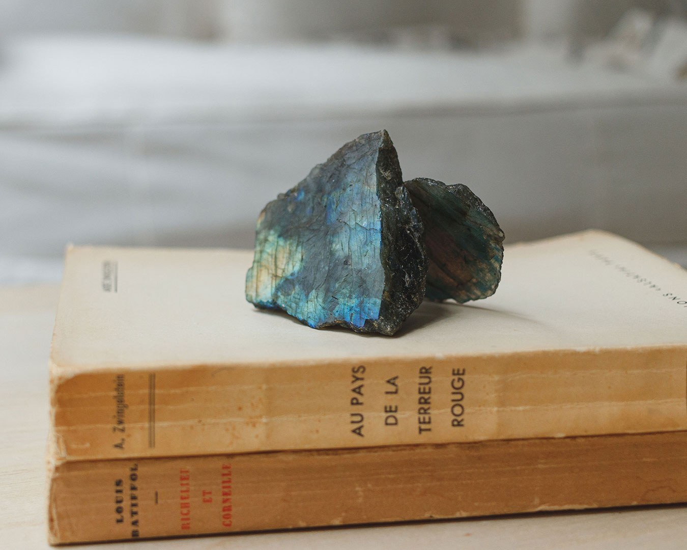 labradorite para mudanças e transformação interna surya cristais