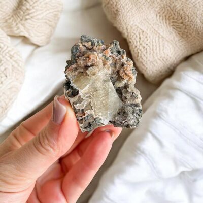 mini catedral de apofilite com estilbite surya cristais