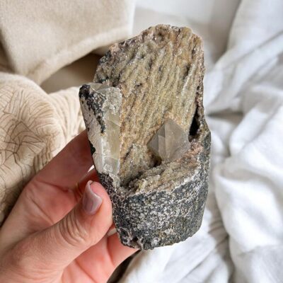 catedral de calcedónia sparkling com apofilite surya cristais