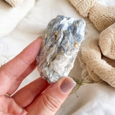 cianite azul em bruto média surya cristais