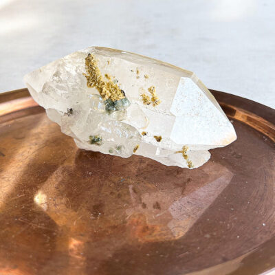 ponta de quartzo boterminado natural surya cristais