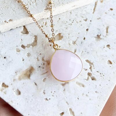 colar com quartzo rosa gabriela surya cristais