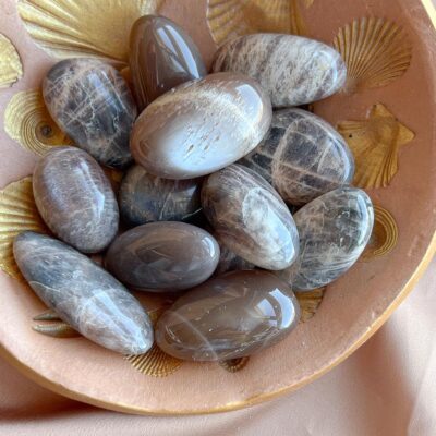 pedra da lua castanha surya cristais