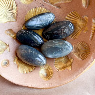 pedra da lua negra surya cristais