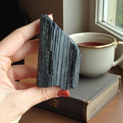 turmalina negra em bruto surya cristais