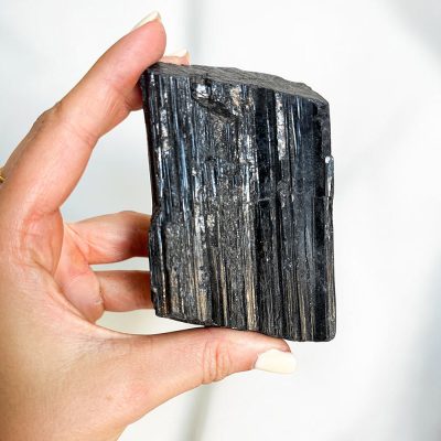 turmalina negra em bruto surya cristais