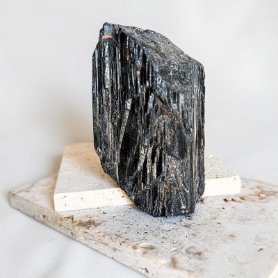 turmalina negra em bruto surya cristais