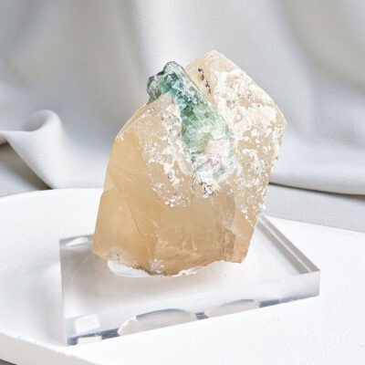 quartzo com turmalina azul e verde surya cristais