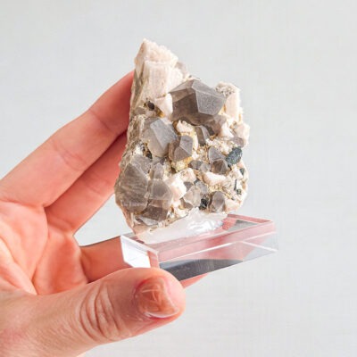 quartzo fumado em feldspato surya cristais