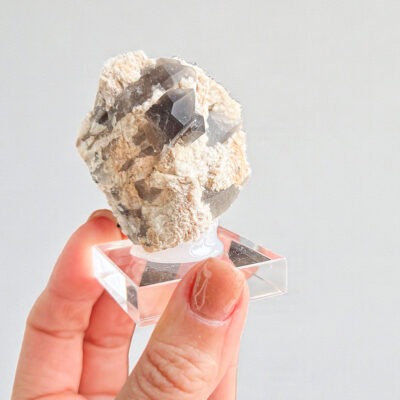 quartzo fumado em feldspato surya cristais