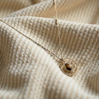 colar com olho de tigre pilar surya cristais