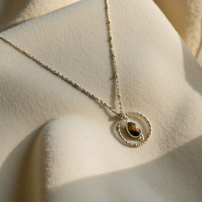 colar com olho de tigre pilar surya cristais