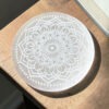 base de selenite com mandala surya cristais