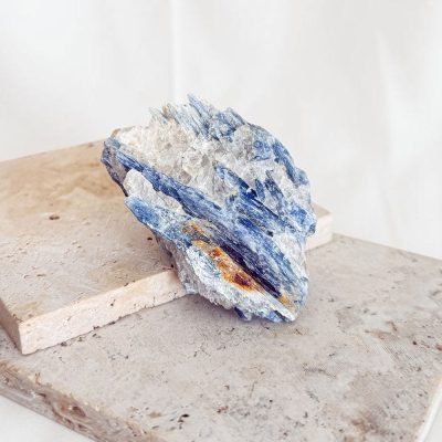 cianite azul em bruto surya cristais