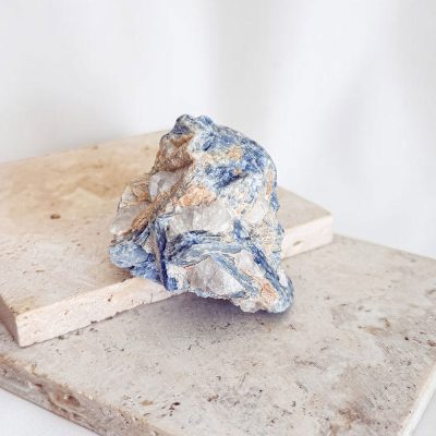 cianite azul em bruto surya cristais