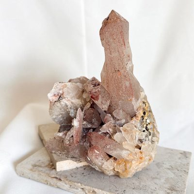 trono português quartzo com hematite surya cristais