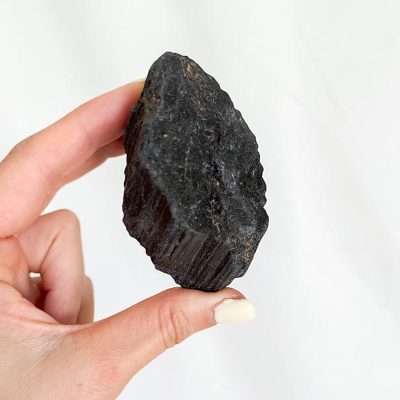 turmalina negra em bruto surya cristais