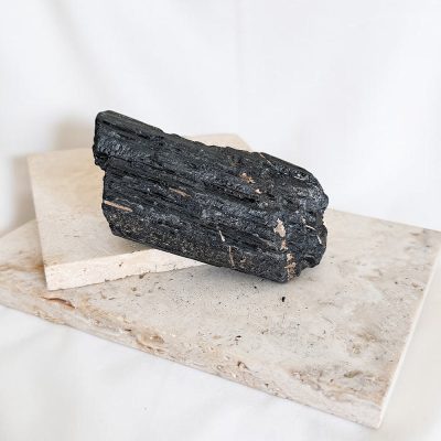 turmalina negra em bruto surya cristais