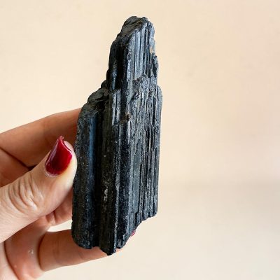 turmalina negra em bruto surya cristais