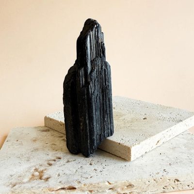 turmalina negra em bruto surya cristais