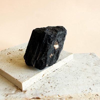 turmalina negra em bruto surya cristais
