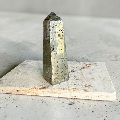 obelisco de pirite surya cristais