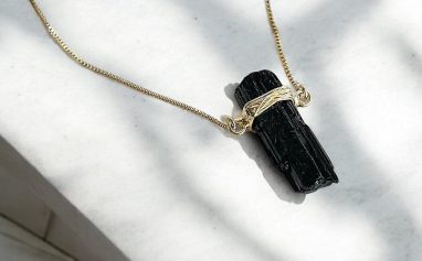 colar com turmalina negra raw collection surya cristais
