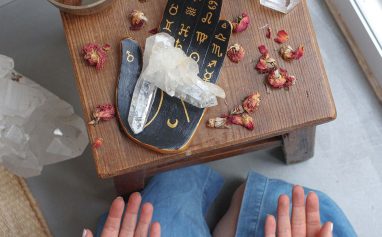 criar-altar-de-abundancia-com-cristais-suryacristais como criar um altar de abundancia com cristais surya cristais