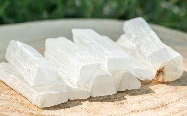 o que é a selenite? surya cristais